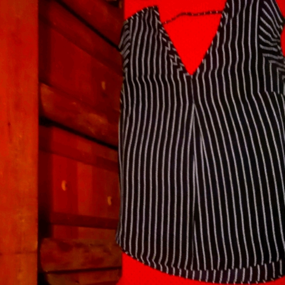 Halogen like new pretty blouse